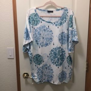 Light weight blouse great for summer.